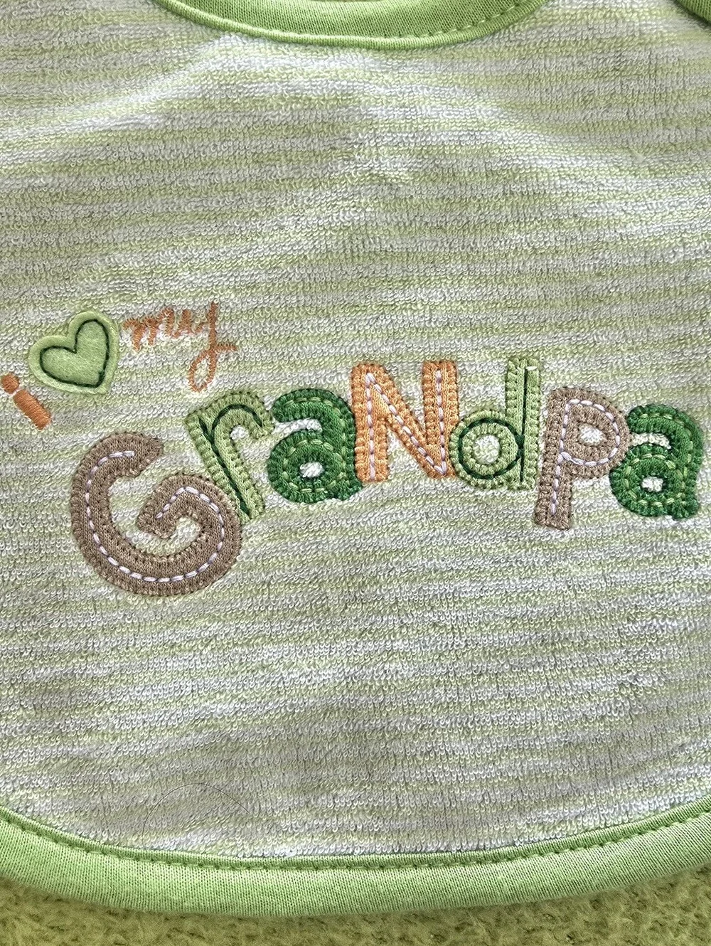 NWT  Baby BOYS & GIRLS - BIB - I LOVE MY GRANDPA - GREEN Stripes & Applaque (Q4)